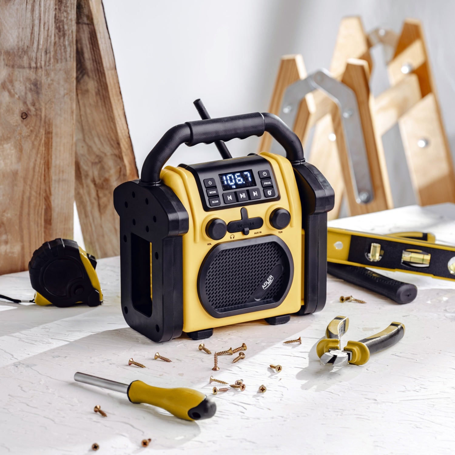Robust konstruktionsradio med Bluetooth och laddningsfunktion