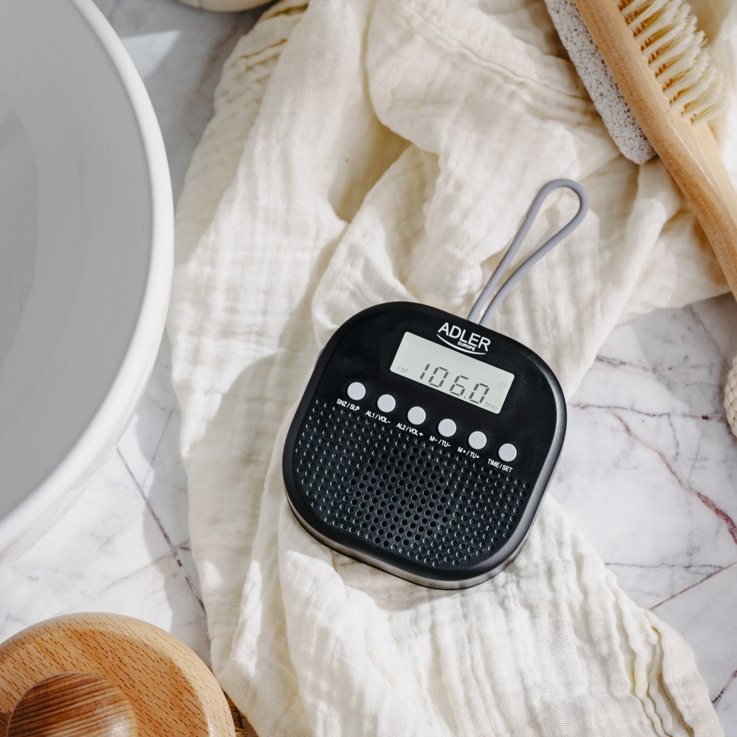 Vattentät universalradio med FM- och larmfunktion