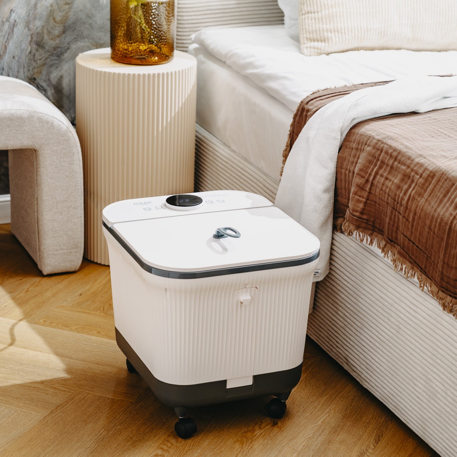 Fotspa med massage, värme och saltbehållare