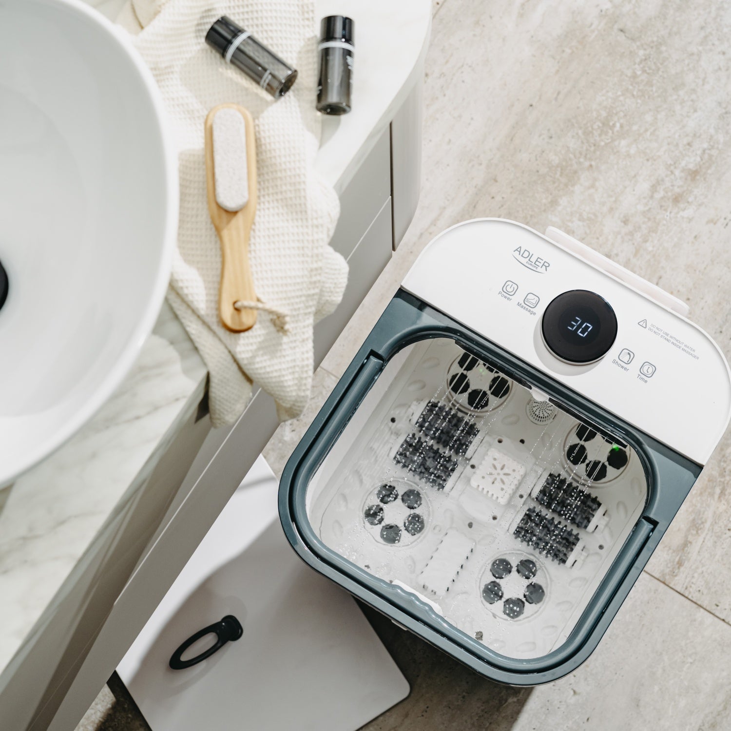 Fotspa med massage, värme och saltbehållare