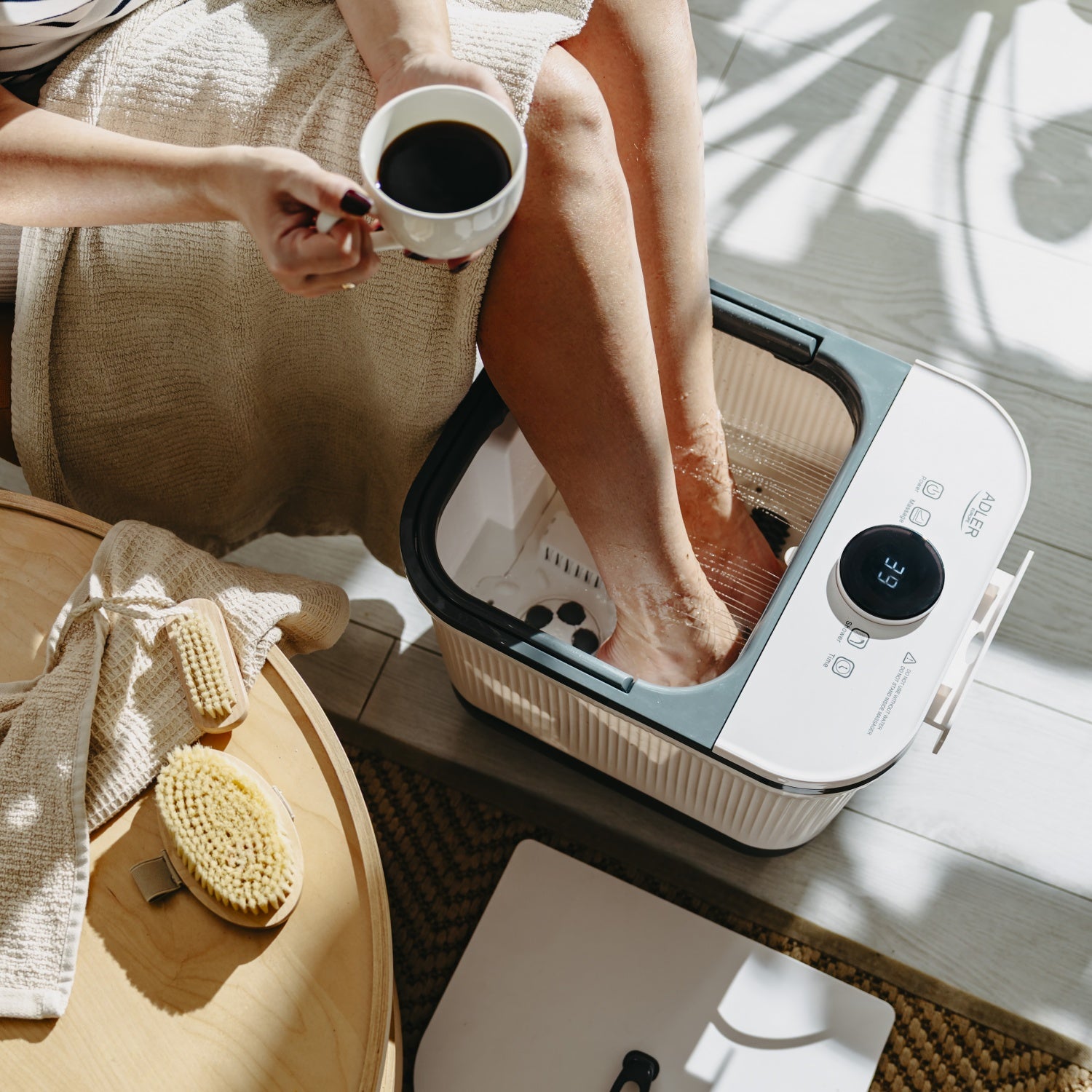 Fotspa med massage, värme och saltbehållare