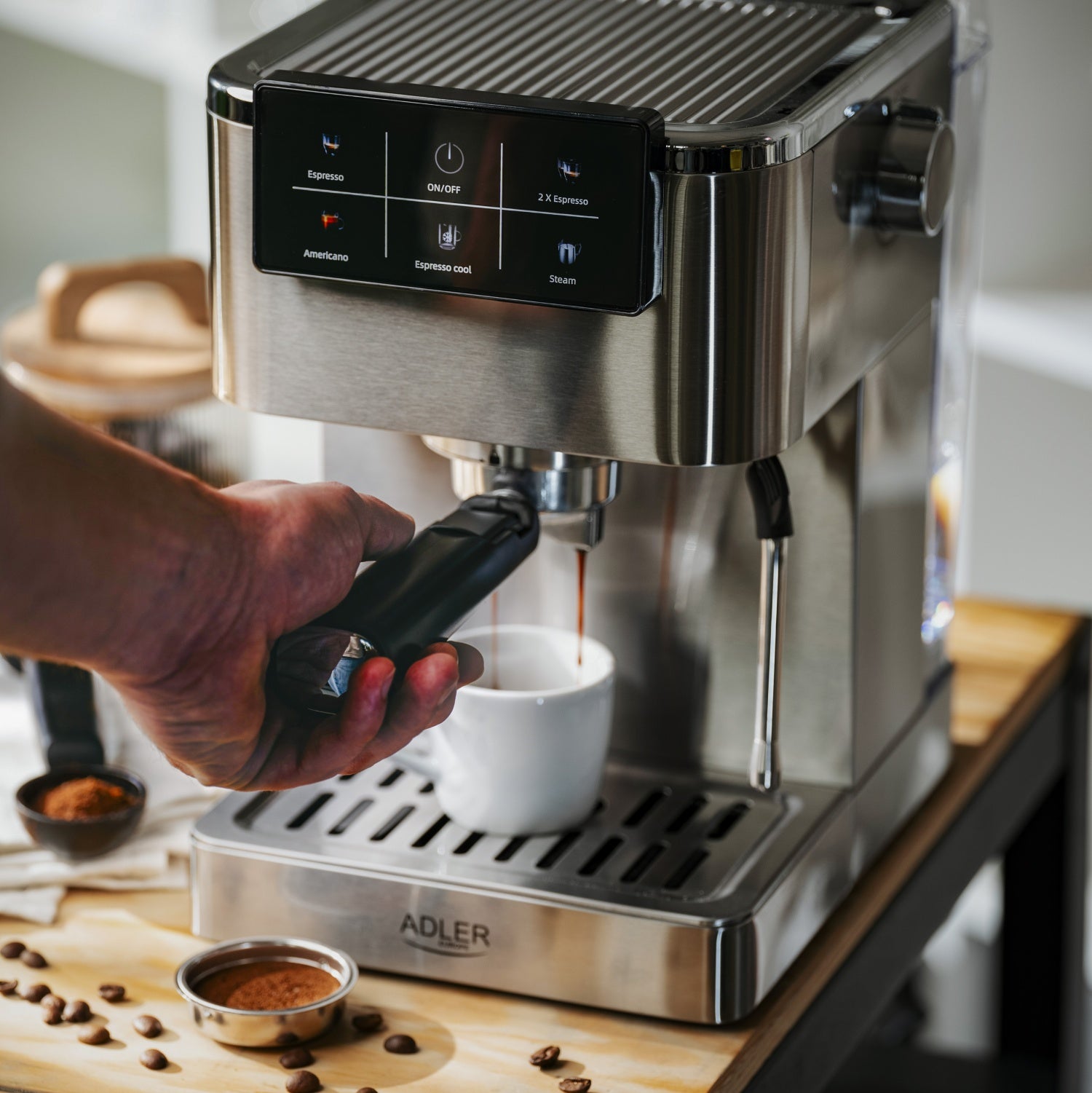 Espressomaskin 20 bar med mjölkskummare & touchskärm