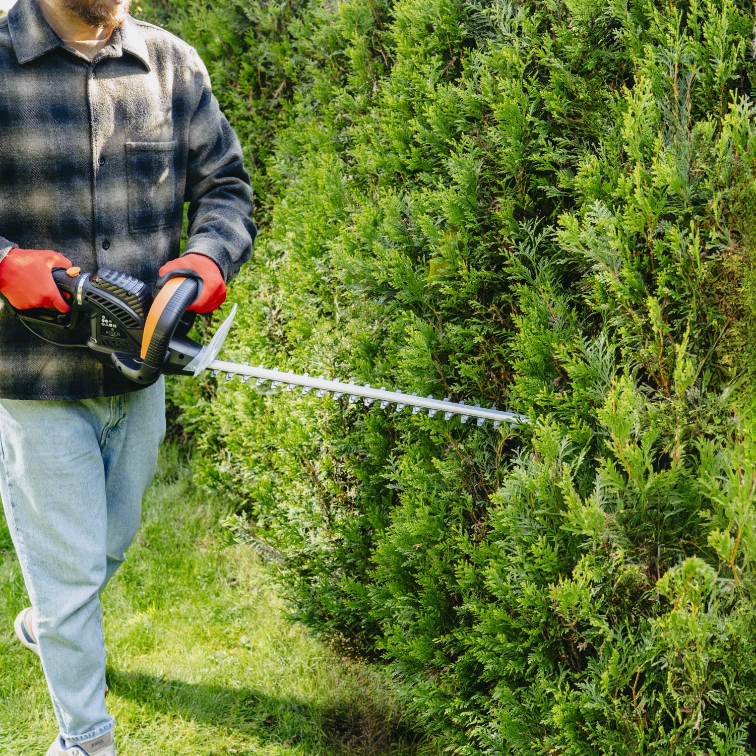 Häcksax 620W, elektrisk med justerbart handtag och säkerhetsutrustning