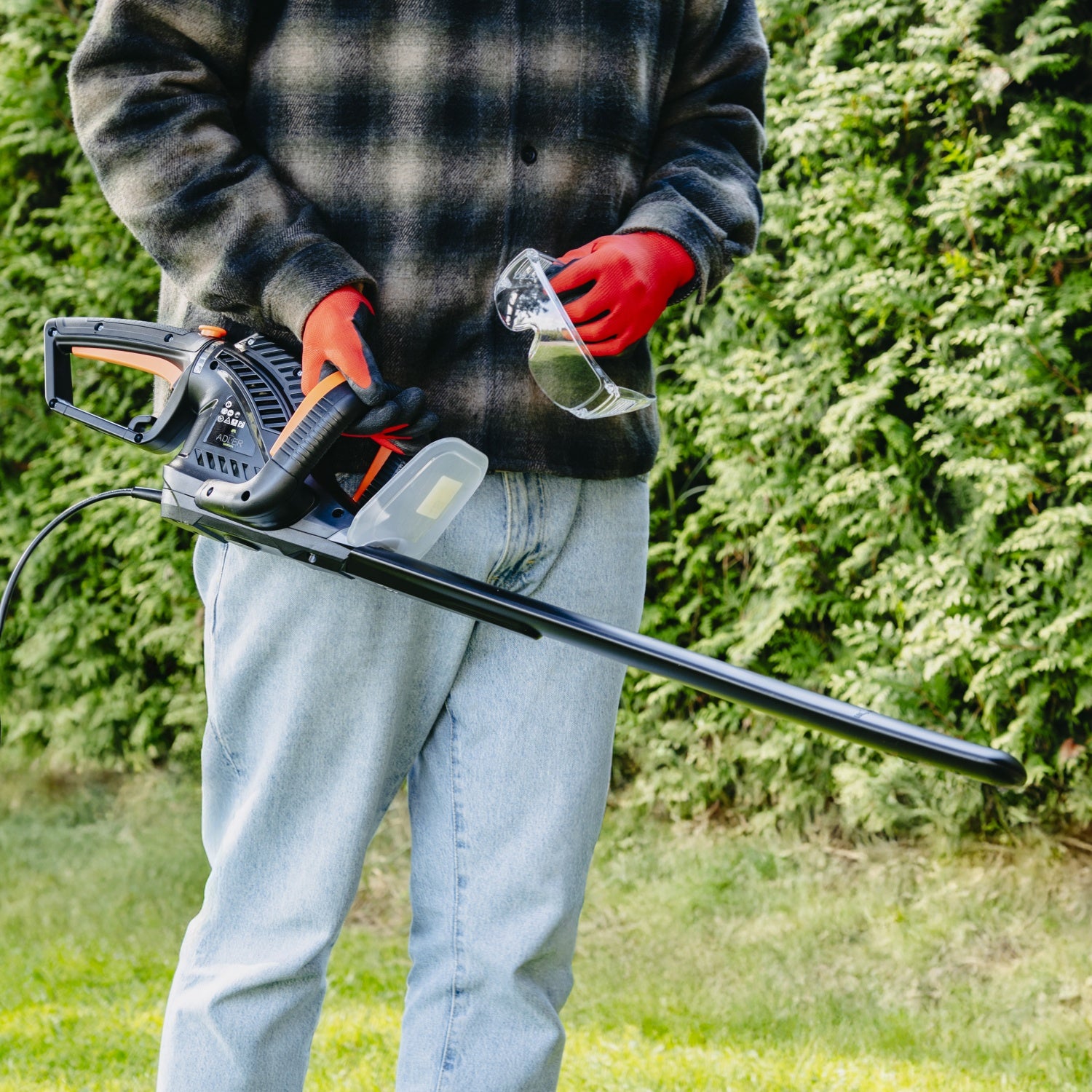 Häcksax 620W, elektrisk med justerbart handtag och säkerhetsutrustning