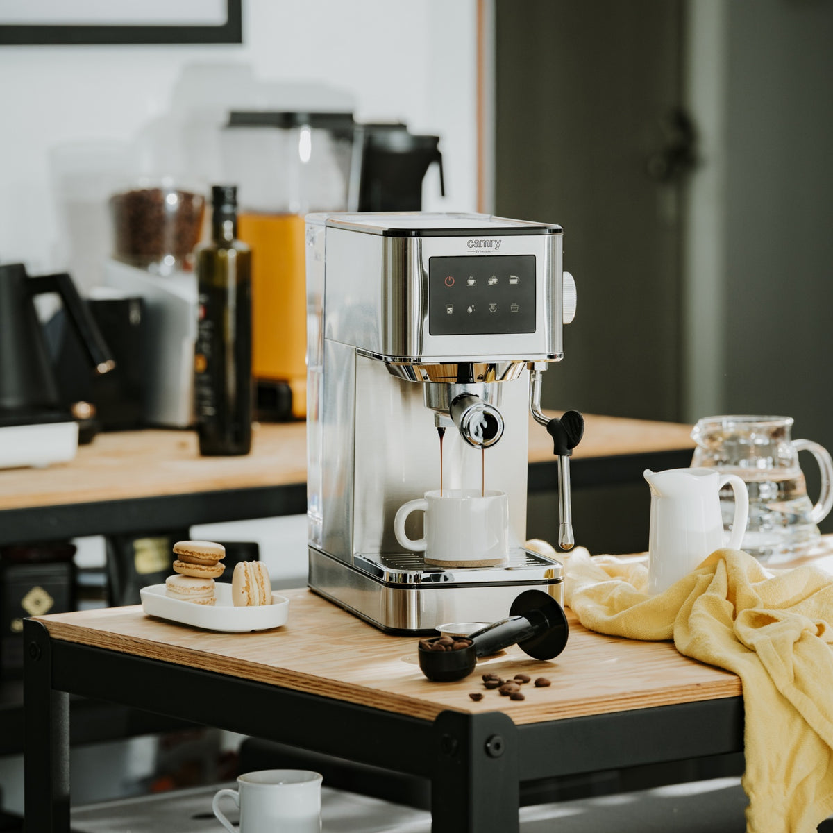 Espressomaskine 20 Bar med Mælkeskummer, LCD Touch & 7 Funktioner