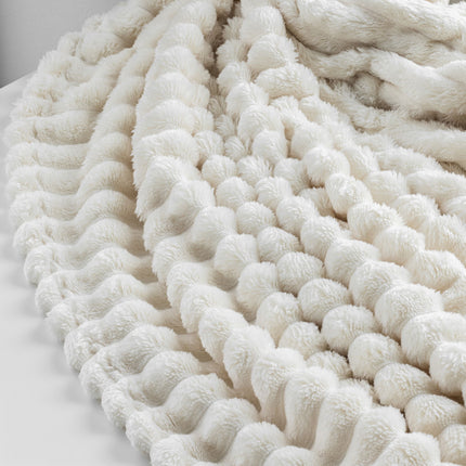 Fluffig pläd i off-white – Ultramjuk lyx