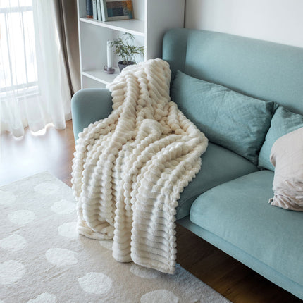 Fluffig pläd i off-white – Ultramjuk lyx