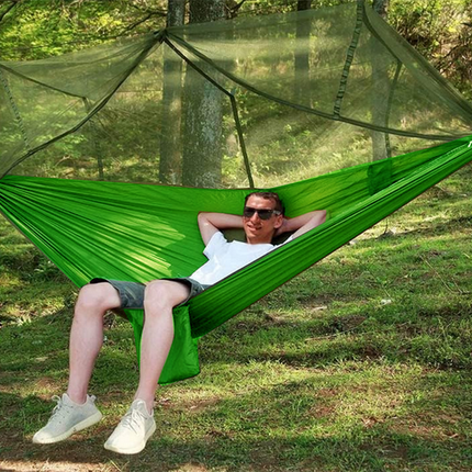 Lättviktshängmatta med myggnät – perfekt för camping och utomhus