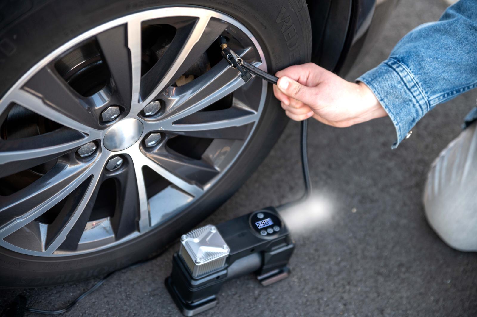 Dunlop Digital Luftkompressor og Dækpumpe - 150 PSI / 10 BAR - 12V