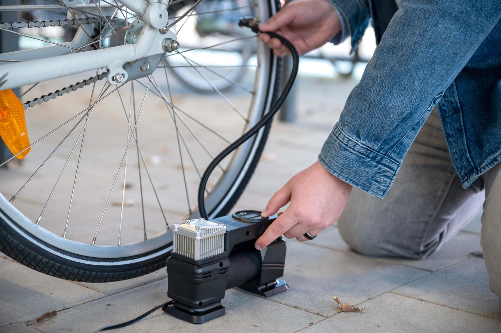 Dunlop Digital Luftkompressor og Dækpumpe - 150 PSI / 10 BAR - 12V