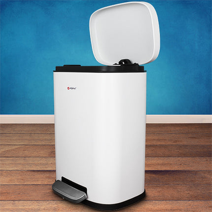 Pedalbehållare från Alpina 5 &amp; 12 liter, i matt vit med mjukstängande funktion