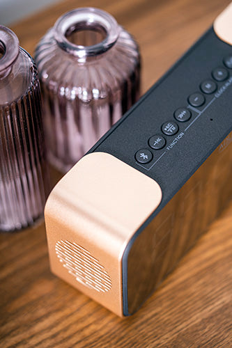 Kopparfärgad radio med väckarklocka, Bluetooth och FM-radio