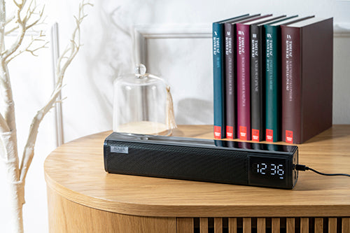 Multifunktionell Bluetooth-soundbar med klocka och alarm