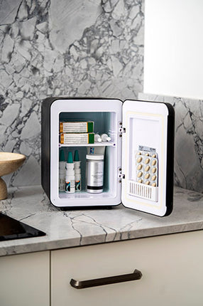 Kompakt Mini Køleskab med 4L Kapacitet - Perfekt til Hjem og Bil