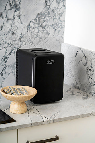 Kompakt Mini Køleskab med 4L Kapacitet - Perfekt til Hjem og Bil