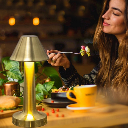 Smart Lampe med Touch Funktion – 3-Trins Lys & Genopladelig Batteri