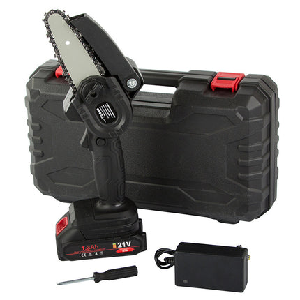 Liten sladdlös motorsåg – perfekt för trädgården och gränden