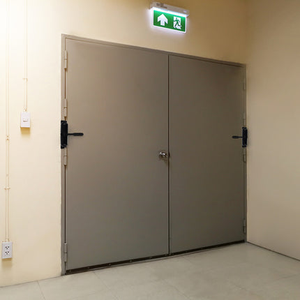 Svart dörrstängare med arm – För dörrar upp till 60 kg