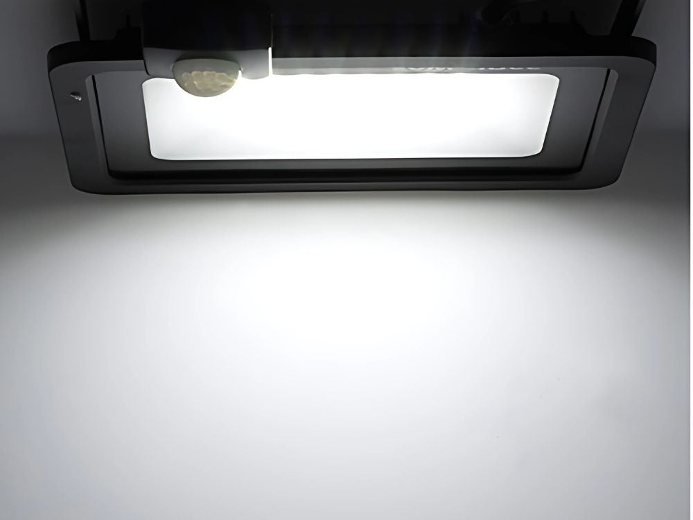 Halogen LED-strålkastare 50W 6000K med skymningssensor (tänd/släck vid gryning) IP66.