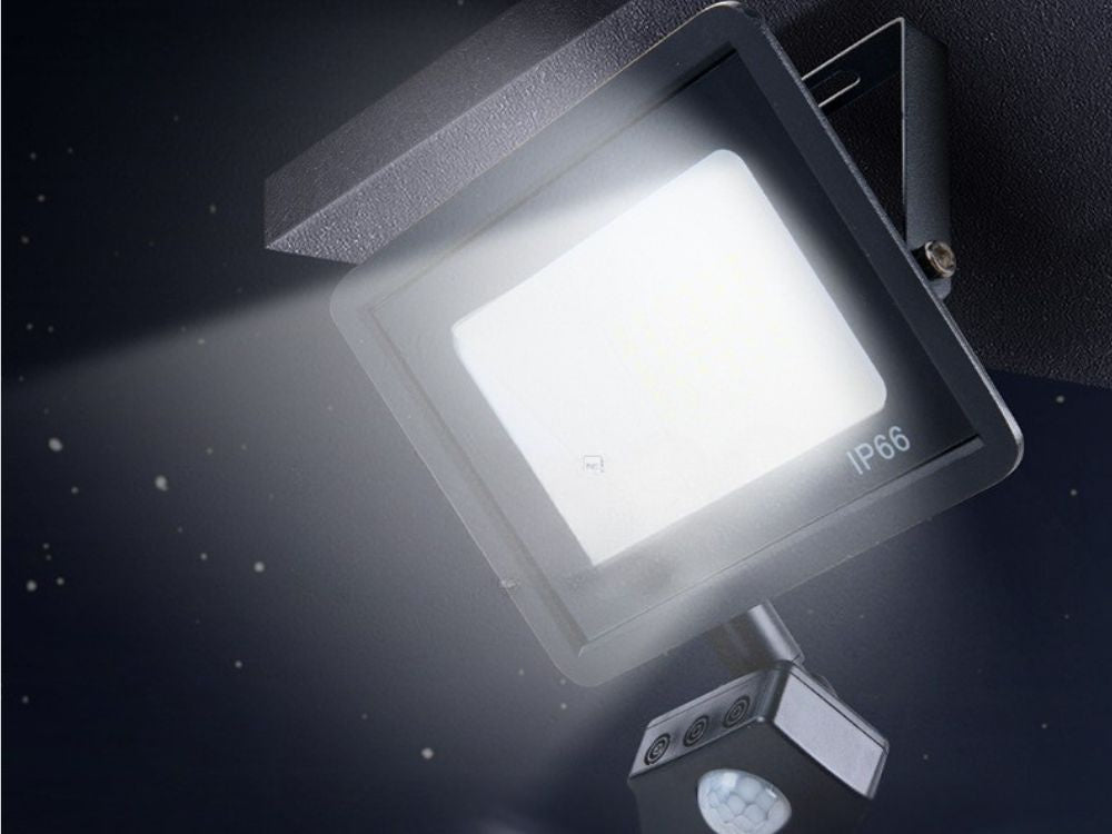 Halogen LED-strålkastare 50W 6000K med skymningssensor (tänd/släck vid gryning) IP66.