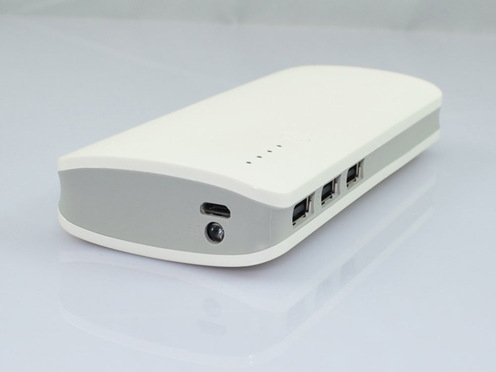 Powerbank 10 000 mAh med 3x USB, snabbladdning och LED-lampa
