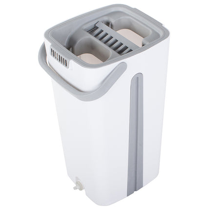 Platt moppset med hink med två fack för effektiv rengöring