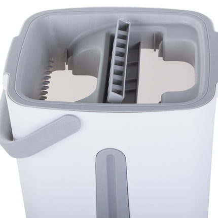 Platt moppset med hink med två fack för effektiv rengöring