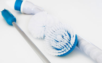 Sladdlös spinnskurmaskin på stav med tillbehör