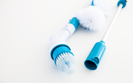 Sladdlös spinnskurmaskin på stav med tillbehör