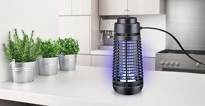 Kraftfull mygg- och flugfälla från Grundig med blått ljus 