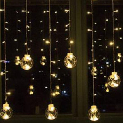 Lätt kedja med fin ljuseffekt i kulorna på snöret