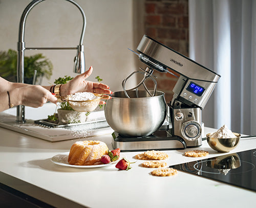 Køkkenmaskine 2000W med LCD og planetarisk røre bevægelse