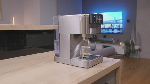 Läs in video: Espressomaskin 20 bar med mjölkskummare &amp; touchskärm