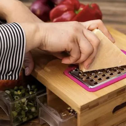 Skærebræt med 4 grøntsagsbeholdere i Bambustræ