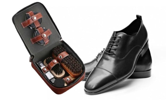 Exklusivt skoputsset med svart skokräm med väska och 7 tillbehör